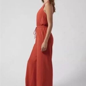 Athleta Women's Sleeveless Jumpsuit - Size 6 - Chic, Effortless & Monochromatic